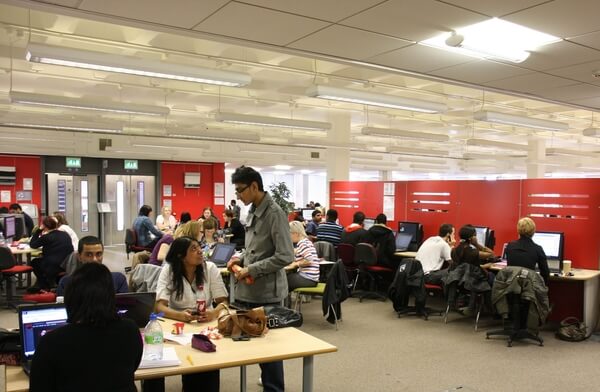 英国德蒙福特大学学生休息活动区