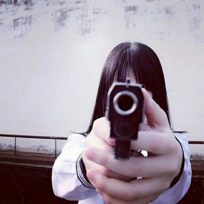 不是她