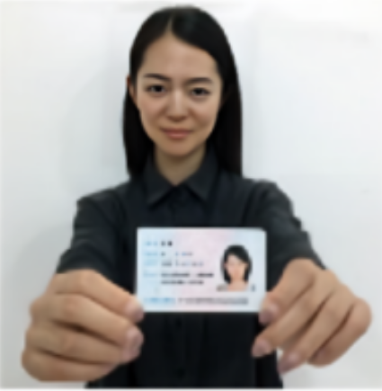 手持身份证标准示例图片