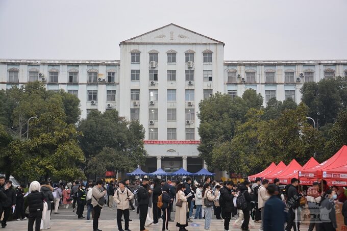 武汉大学完成2026年全国硕士研究生招生考试考点工作