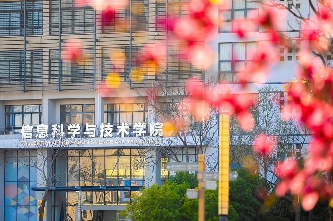 东华大学
